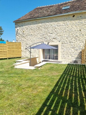 Terrace/patio - AS White House cosy in the heart of the forest rated 4*. (Arbonne-la-Forêt)