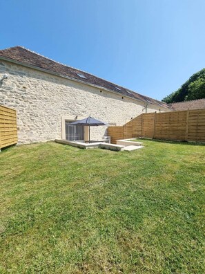 Terrace/patio - AS White House cosy in the heart of the forest rated 4*. (Arbonne-la-Forêt)