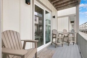 Property grounds - Life s Porpoise  A steps from beach  pool (Gulf Shores)