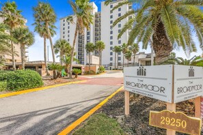 A street sign for The Broadmoor on Perdido Key, with a clear road and palm trees. - Broadmoor  Beachfront Views from every room  3 beds (Orange Beach)