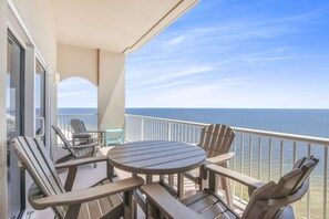 Outdoor dining - Beachfront Escape  Sleeps 10  Incredible Views (Orange Beach)