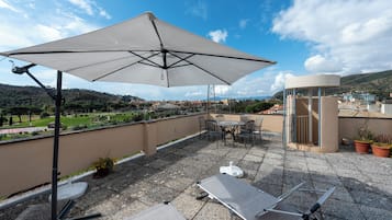 Family Apartment, Multiple Bedrooms (Bellissimo Appartamento Vicino al) | Outdoor dining