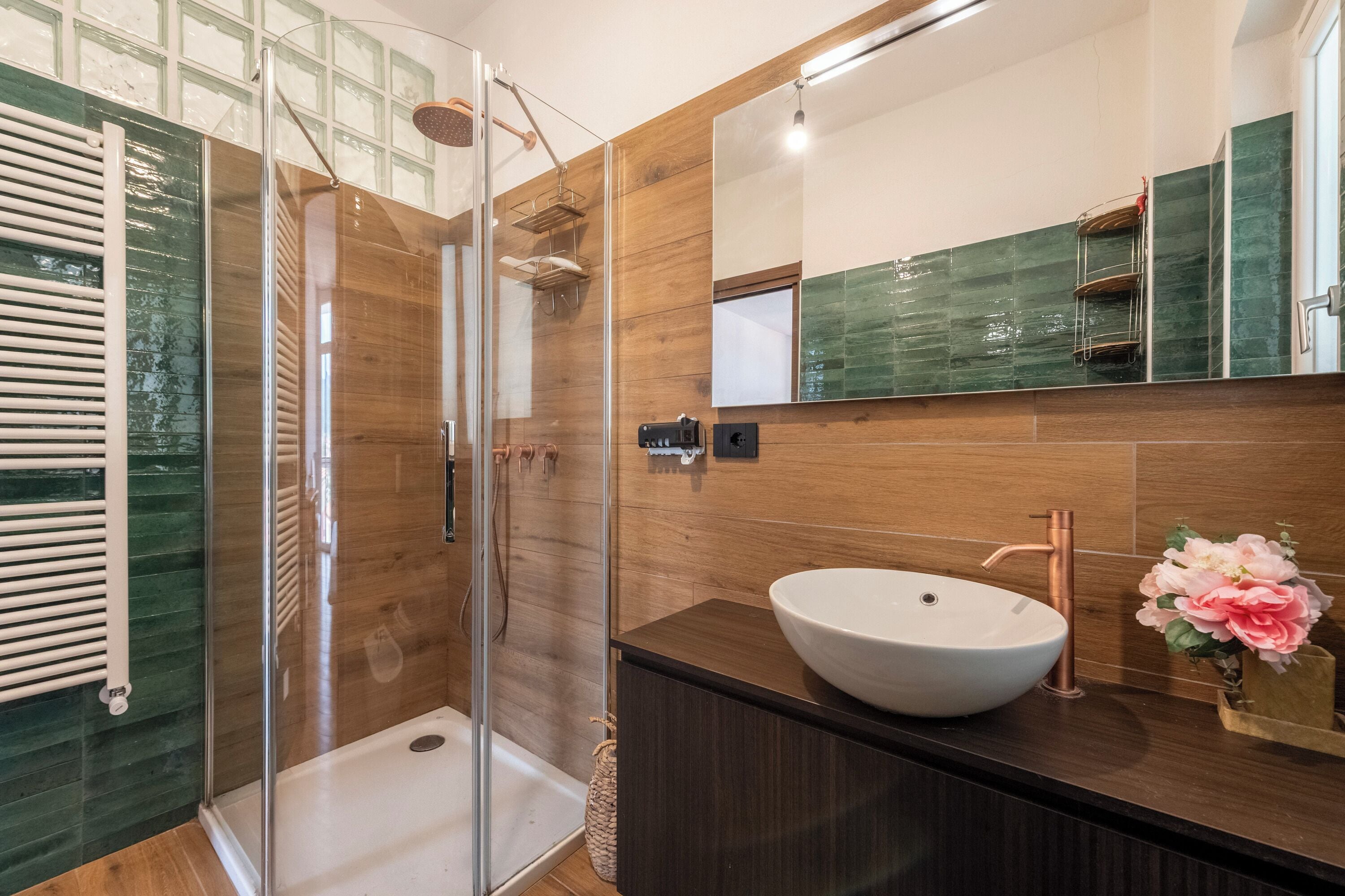 Family Apartment, Multiple Bedrooms (Bellissimo Appartamento Vicino al) | Bathroom | Shower, hair dryer, bidet, towels