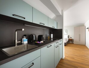 Suite Comfort, terrazzo | Cucina privata | Macchina per caffè espresso, bollitore elettrico