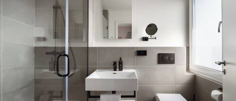Chambre Simple Confort, terrasse | Salle de bain