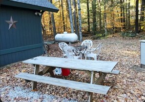 Outdoor dining - Suissevale on Winnipesaukee 4 BR 2 BA Room For 8 with Nice Flat Walk To Beach (Moultonborough)
