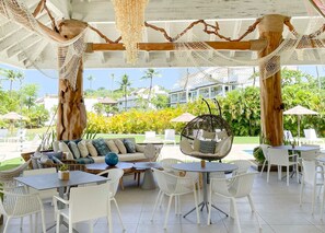 تناول الطعام بالخارج