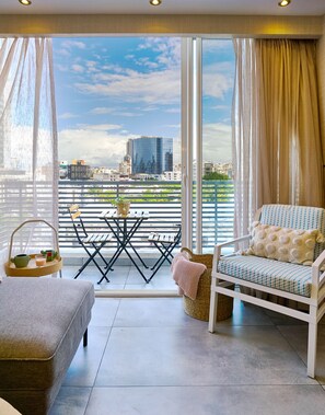 TV - ®{Piantini~Views}@Downtown SD  +Gym+Lounge+Pool (Santo Domingo)
