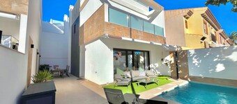 Charming 3-Bed Villa with Private Pool in San Pedro del Pinatar
