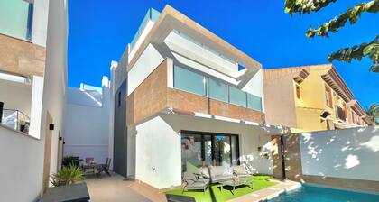 Charming 3-Bed Villa with Private Pool in San Pedro del Pinatar