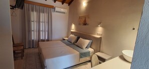 1 bedroom, iron/ironing board, WiFi - viila kavourakia Studio - Garden View (4CRX+VJ Skiathos, Magnisias)