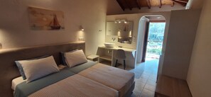 1 bedroom, iron/ironing board, WiFi - viila kavourakia Studio - Garden View (4CRX+VJ Skiathos, Magnisias)