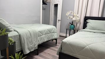 3 bedrooms, iron/ironing board, WiFi, bed sheets