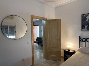 3 bedrooms, iron/ironing board, internet, bed sheets