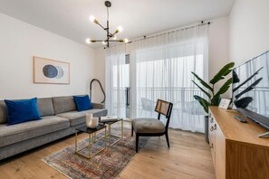 Superior Apartment, Balcony, Courtyard View | Living area - Vienna Hills Living (Wien)