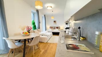 Estudio, 1 cama King size y sofá cama | Tabla de planchar con plancha y wifi gratis