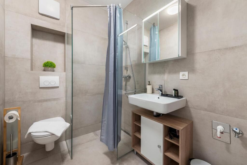 Studio, trang thiết bị hỗ trợ người có khó khăn khi di chuyển | Phòng tắm