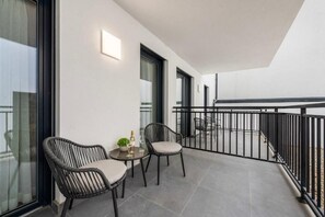 Studio, Courtyard View | Terrace/patio - Vienna Hills Living (Vienna)