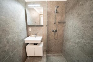Apartment | Bathroom - Vienna Hills Living (Vienna)