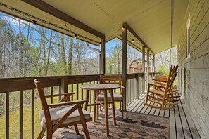 Outdoor dining - New Listing, Cozy and Rustic, Firepit, Wood Fireplace, and Free Attractions! (Gatlinburg)
