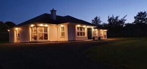 Exterior - Mitchelstown  - Spacious 4 Bed/2 Ens. Bungalow Close to all Amenities (Co.Cork)