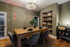 Dining - 2BR Cozy Retreat - Pool Table - Wifi - Sleeps 7 (Clayton)