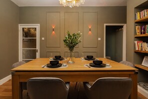 Dining - 2BR Cozy Retreat - Pool Table - Wifi - Sleeps 7 (Clayton)