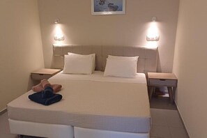 1 bedroom, iron/ironing board, WiFi, bed sheets - villa kavourakia Budget Studio (4CRX+VJ Skiathos, Magnisias)