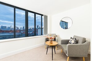 Interior - Modern 4-Bedroom Townhouse with Parking in Birmingham England, Jewellery Quarter (Birmingham)