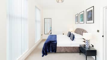 4 bedrooms, iron/ironing board, WiFi, bed sheets