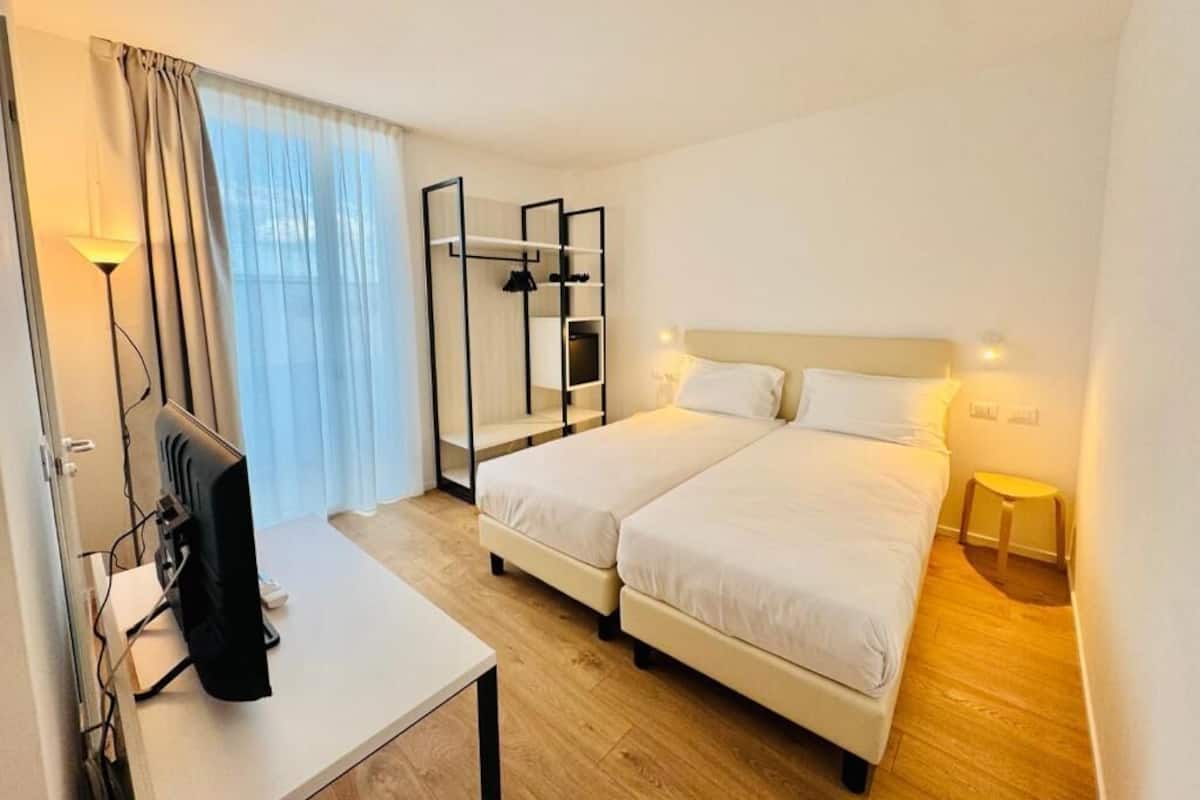 Deluxe Double or Twin Room, Balcony