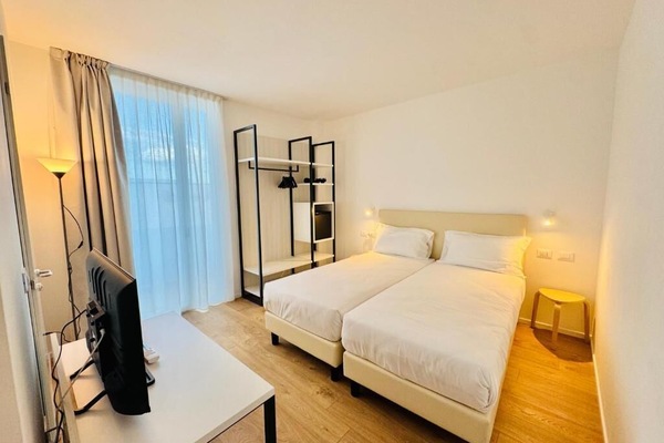 Deluxe Double or Twin Room, Balcony | In-room safe, blackout drapes, soundproofing, iron/ironing board