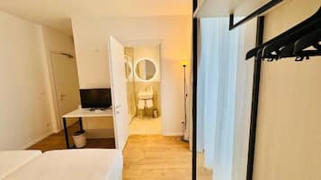 Camera Deluxe con letto matrimoniale o 2 letti singoli, balcone | Una cassaforte in camera, tende oscuranti, insonorizzazione