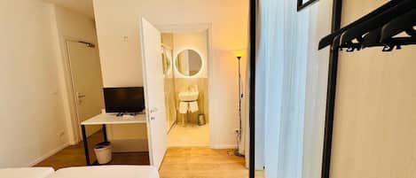 Chambre Deluxe Double ou avec lits jumeaux, balcon | Coffres-forts dans les chambres, rideaux occultants
