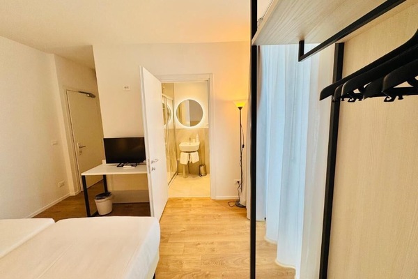 Kamar Double atau Twin Deluks, balkon | Brankas, tirai kedap cahaya, kedap suara, dan setrika/meja setrika