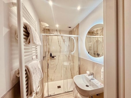 Bathroom. HOTEL PEX VERONA