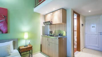 Deluxe Triple Room Maisonette | Coin cuisine privé