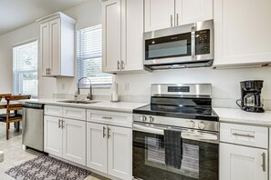 House (3 Bedrooms) | Interior - Brand New! Modern Tampa Getaway w/ Private Yard (Tampa)