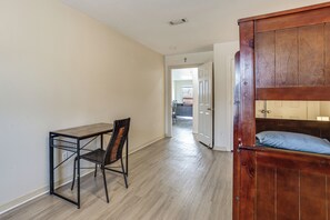 Interior - Ideal Location 4 Mi to Med Center! Houston Duplex (Houston)