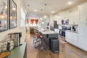 Interior - Retro Disco Haven Near Downtown Nash! (Nashville)