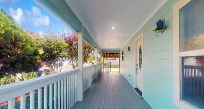 3BR Coastal Home w/ Coastal Design- Steps to Sand