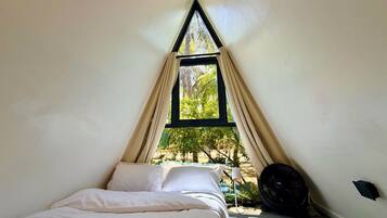 Deluxe driepersoonskamer, gedeeltelijk uitzicht op zee