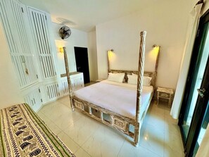 Basic Double Room | In-room safe, desk, free WiFi, bed sheets