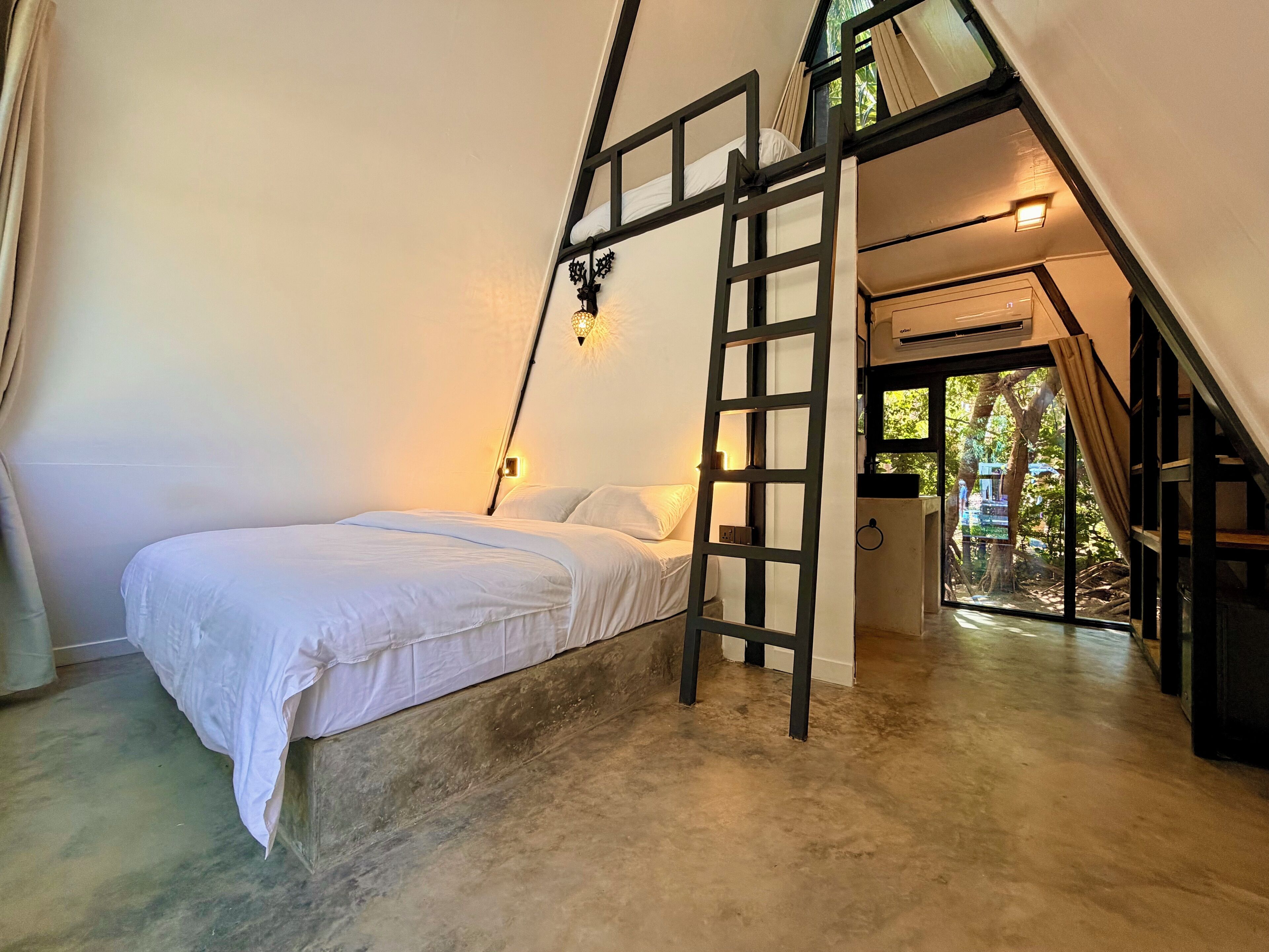 Deluxe driepersoonskamer, gedeeltelijk uitzicht op zee