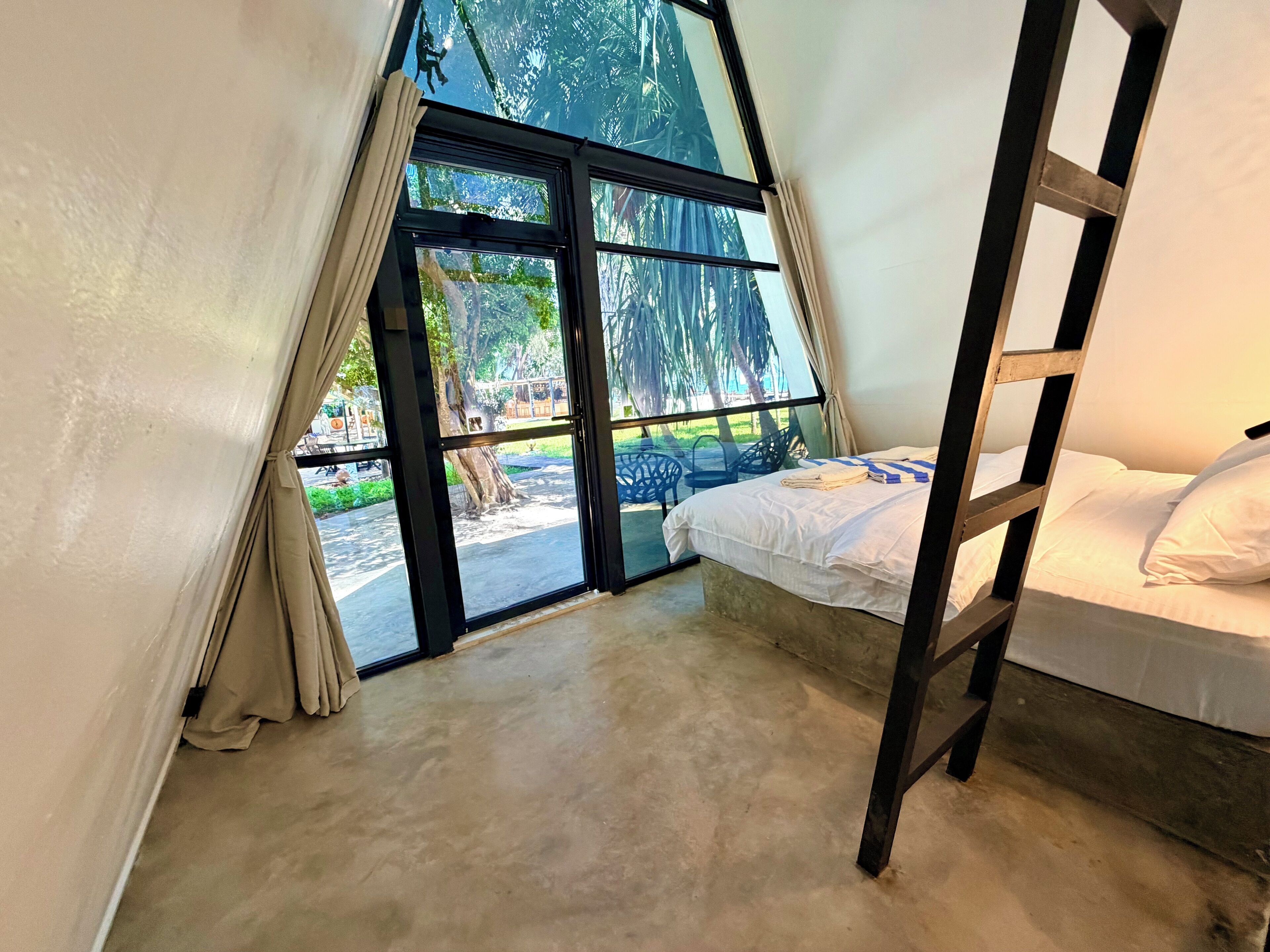 Deluxe driepersoonskamer, gedeeltelijk uitzicht op zee