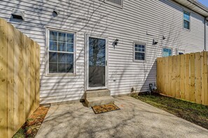 Interior - 5 Mi to Lost River Cave! Couples Adventure Hub (Bowling Green)