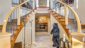 House (5 Bedrooms) | Front of property