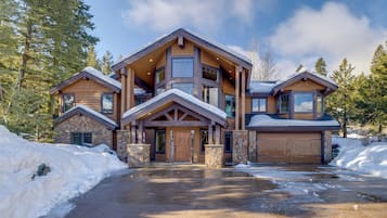 House (5 Bedrooms) | Interior