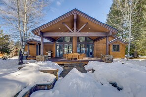 Interior - Ski-in/ski-out! Mtn-view Donnelly Home w/ Hot Tub (Donnelly)