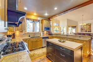 Interior - Ski-in/ski-out! Mtn-view Donnelly Home w/ Hot Tub (Donnelly)